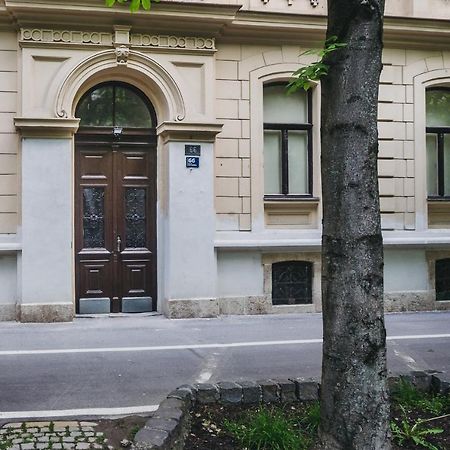 Mika Apartment And Studios Zagreb Extérieur photo