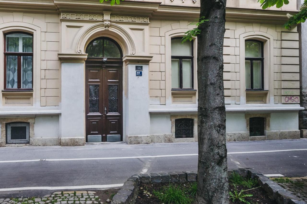 Mika Apartment And Studios Zagreb Extérieur photo